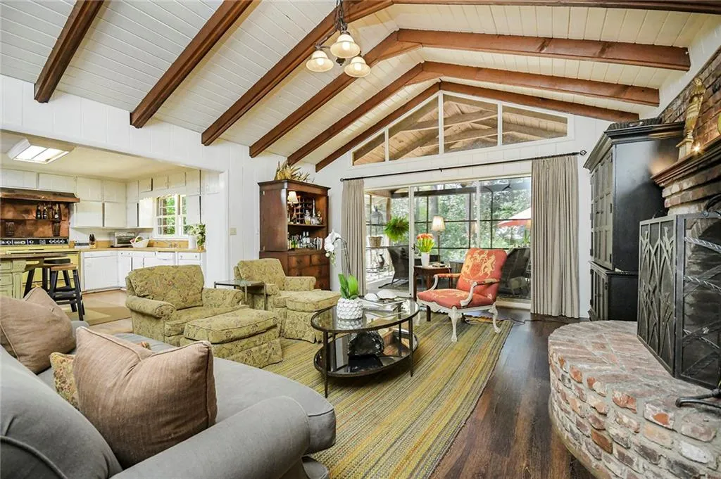 146 Osner Drive, Atlanta, Georgia 30342, 3 Bedrooms Bedrooms, ,2 BathroomsBathrooms,Residential,Sold,146 Osner Drive,6861609 146 Osner Drive, Atlanta, Georgia 30342, 3 Bedrooms Bedrooms, ,2 BathroomsBathrooms,Residential,Sold,146 Osner Drive,6861609