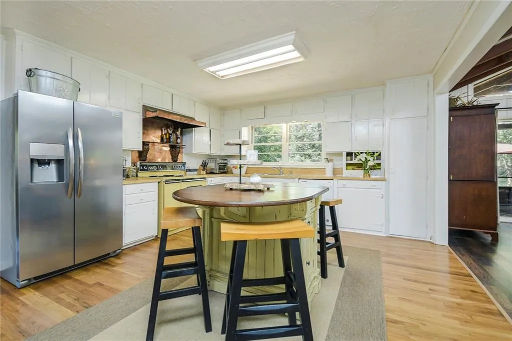 146 Osner Drive, Atlanta, Georgia 30342, 3 Bedrooms Bedrooms, ,2 BathroomsBathrooms,Residential,Sold,146 Osner Drive,6861609 146 Osner Drive, Atlanta, Georgia 30342, 3 Bedrooms Bedrooms, ,2 BathroomsBathrooms,Residential,Sold,146 Osner Drive,6861609