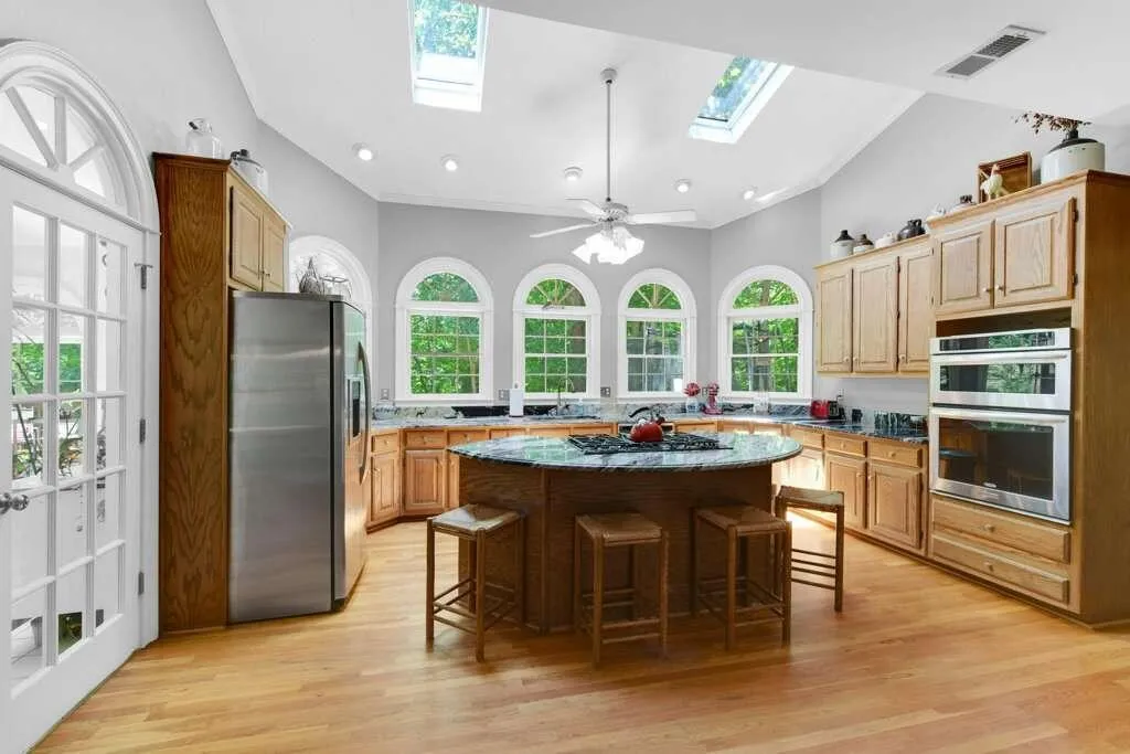 2935 Coles Way, Sandy Springs, Georgia 30350, 5 Bedrooms Bedrooms, ,4 BathroomsBathrooms,Residential,Sold,2935 Coles Way,7122168