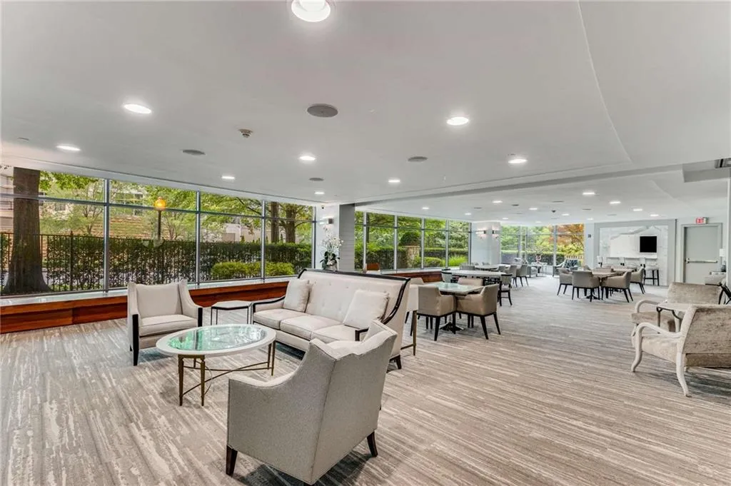 700 Park Regency Place Ne Unit 2201, Atlanta, Georgia 30326, 3 Bedrooms Bedrooms, ,2 BathroomsBathrooms,Residential,For Sale,700 Park Regency Place Ne Unit 2201,7612692