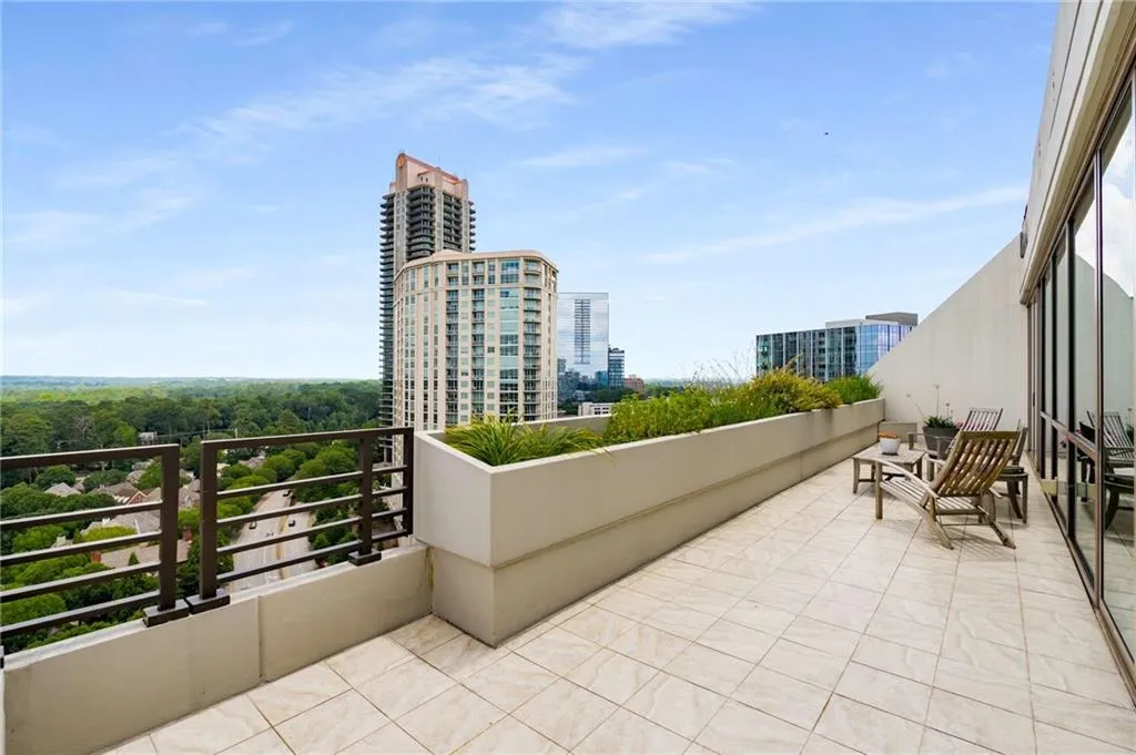 700 Park Regency Place Ne Unit 2201, Atlanta, Georgia 30326, 3 Bedrooms Bedrooms, ,2 BathroomsBathrooms,Residential,For Sale,700 Park Regency Place Ne Unit 2201,7612692