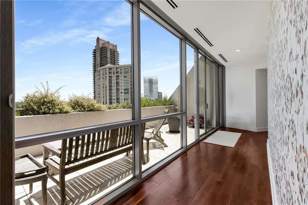 700 Park Regency Place Ne Unit 2201, Atlanta, Georgia 30326, 3 Bedrooms Bedrooms, ,2 BathroomsBathrooms,Residential,For Sale,700 Park Regency Place Ne Unit 2201,7612692