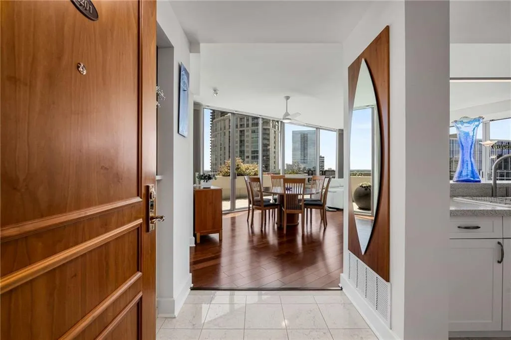 700 Park Regency Place Ne Unit 2201, Atlanta, Georgia 30326, 3 Bedrooms Bedrooms, ,2 BathroomsBathrooms,Residential,For Sale,700 Park Regency Place Ne Unit 2201,7612692