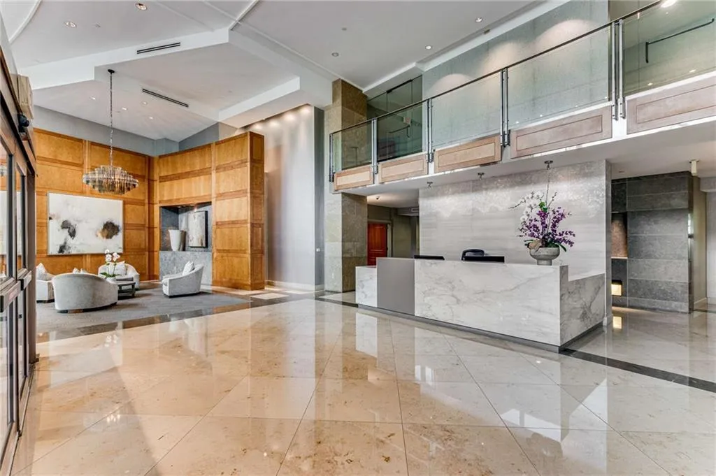 700 Park Regency Place Ne Unit 2201, Atlanta, Georgia 30326, 3 Bedrooms Bedrooms, ,2 BathroomsBathrooms,Residential,For Sale,700 Park Regency Place Ne Unit 2201,7612692