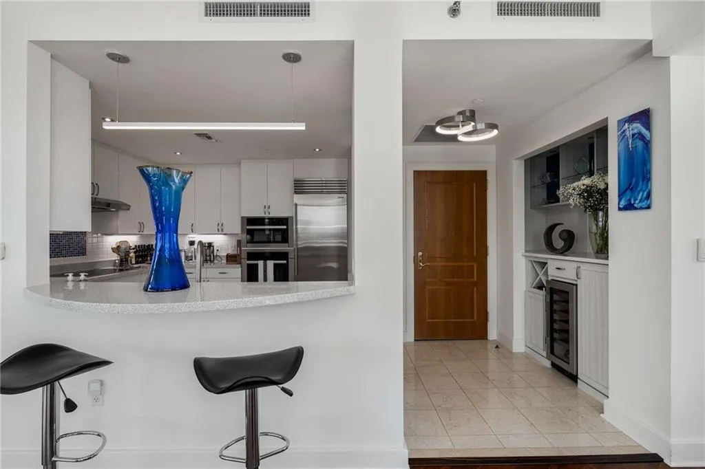 700 Park Regency Place Ne Unit 2201, Atlanta, Georgia 30326, 3 Bedrooms Bedrooms, ,2 BathroomsBathrooms,Residential,For Sale,700 Park Regency Place Ne Unit 2201,7612692