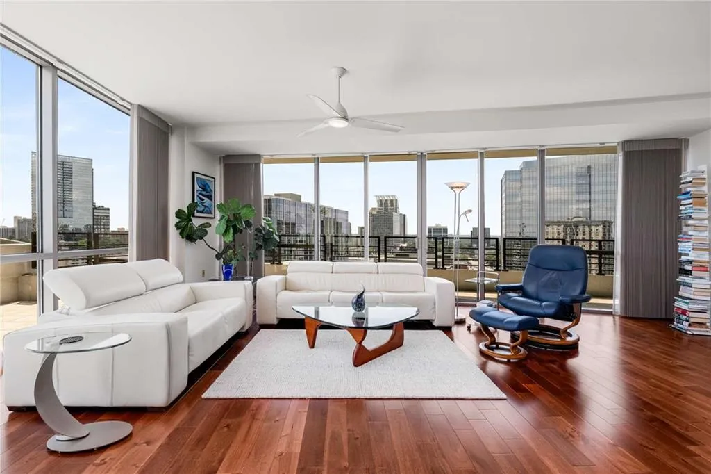 700 Park Regency Place Ne Unit 2201, Atlanta, Georgia 30326, 3 Bedrooms Bedrooms, ,2 BathroomsBathrooms,Residential,For Sale,700 Park Regency Place Ne Unit 2201,7612692
