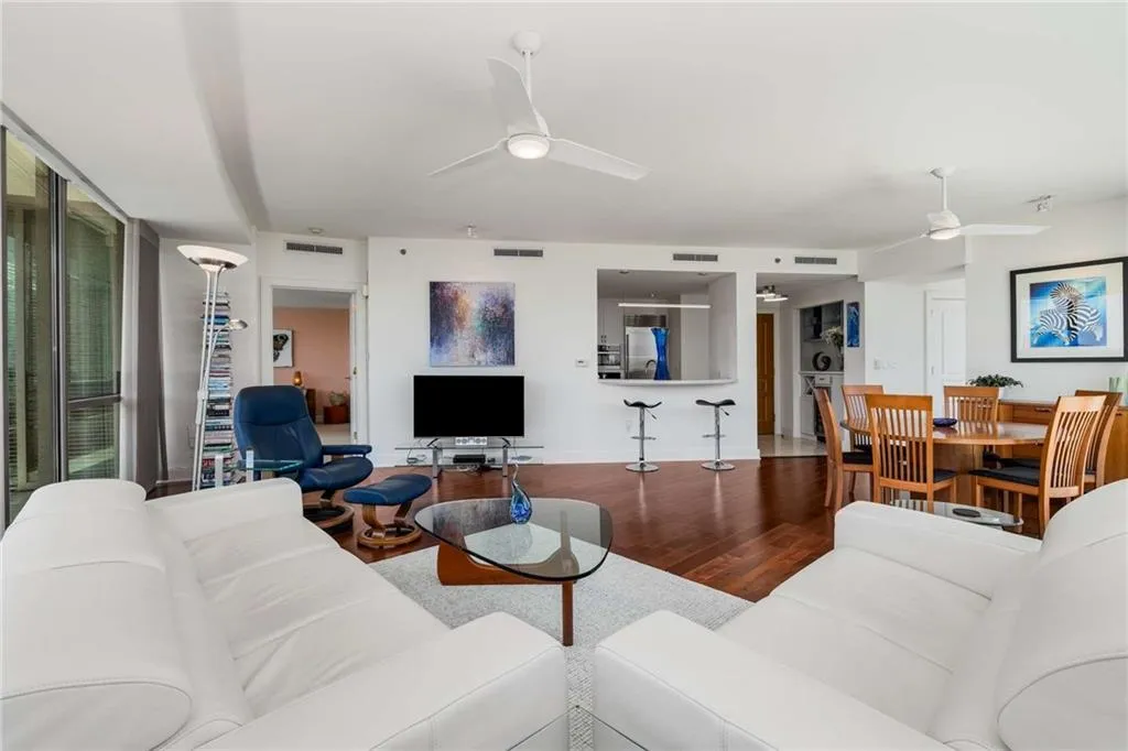700 Park Regency Place Ne Unit 2201, Atlanta, Georgia 30326, 3 Bedrooms Bedrooms, ,2 BathroomsBathrooms,Residential,For Sale,700 Park Regency Place Ne Unit 2201,7612692