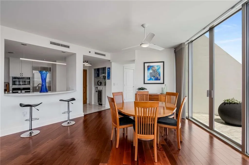 700 Park Regency Place Ne Unit 2201, Atlanta, Georgia 30326, 3 Bedrooms Bedrooms, ,2 BathroomsBathrooms,Residential,For Sale,700 Park Regency Place Ne Unit 2201,7612692