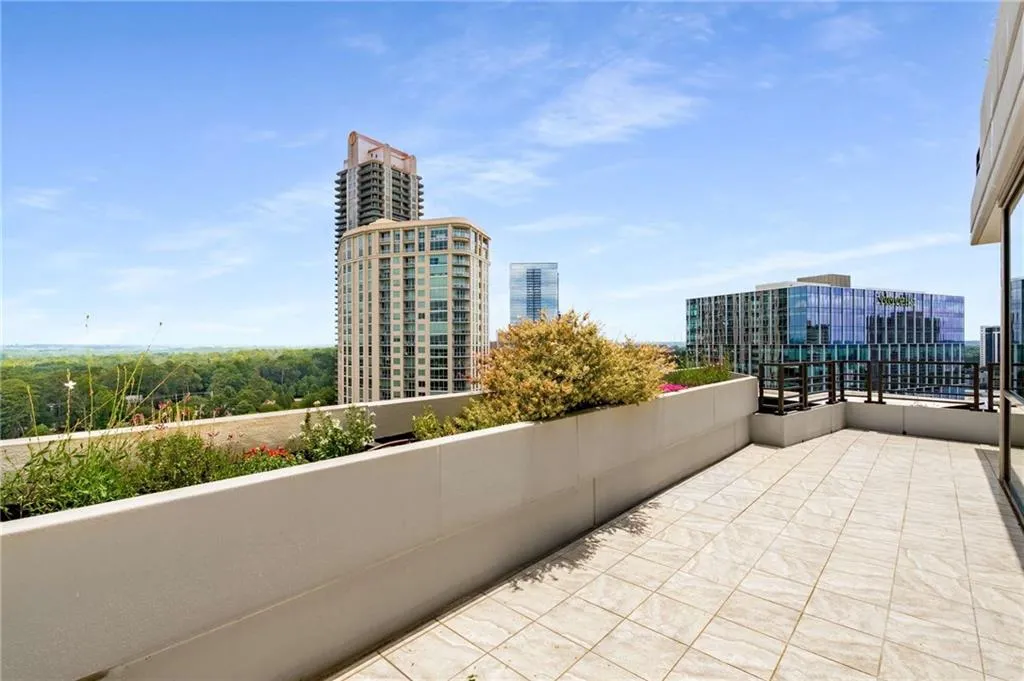 700 Park Regency Place Ne Unit 2201, Atlanta, Georgia 30326, 3 Bedrooms Bedrooms, ,2 BathroomsBathrooms,Residential,For Sale,700 Park Regency Place Ne Unit 2201,7612692