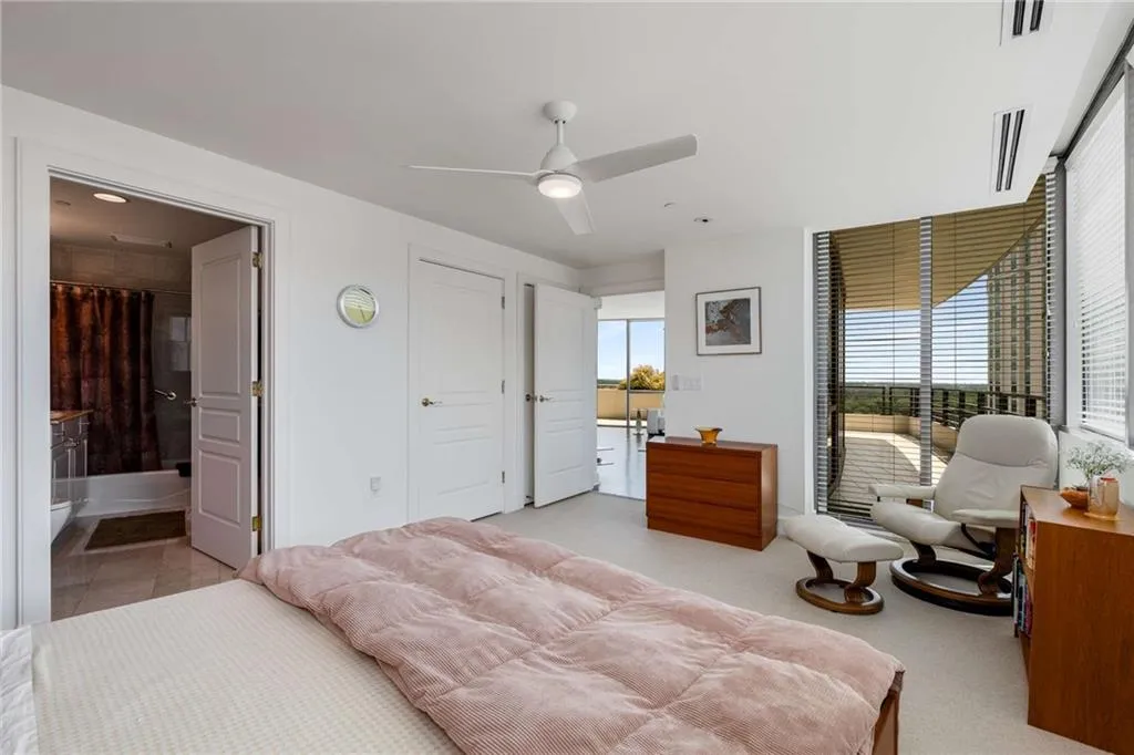 700 Park Regency Place Ne Unit 2201, Atlanta, Georgia 30326, 3 Bedrooms Bedrooms, ,2 BathroomsBathrooms,Residential,For Sale,700 Park Regency Place Ne Unit 2201,7612692