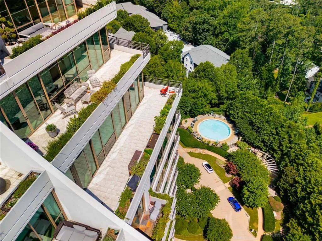 700 Park Regency Place Ne Unit 2201, Atlanta, Georgia 30326, 3 Bedrooms Bedrooms, ,2 BathroomsBathrooms,Residential,For Sale,700 Park Regency Place Ne Unit 2201,7612692