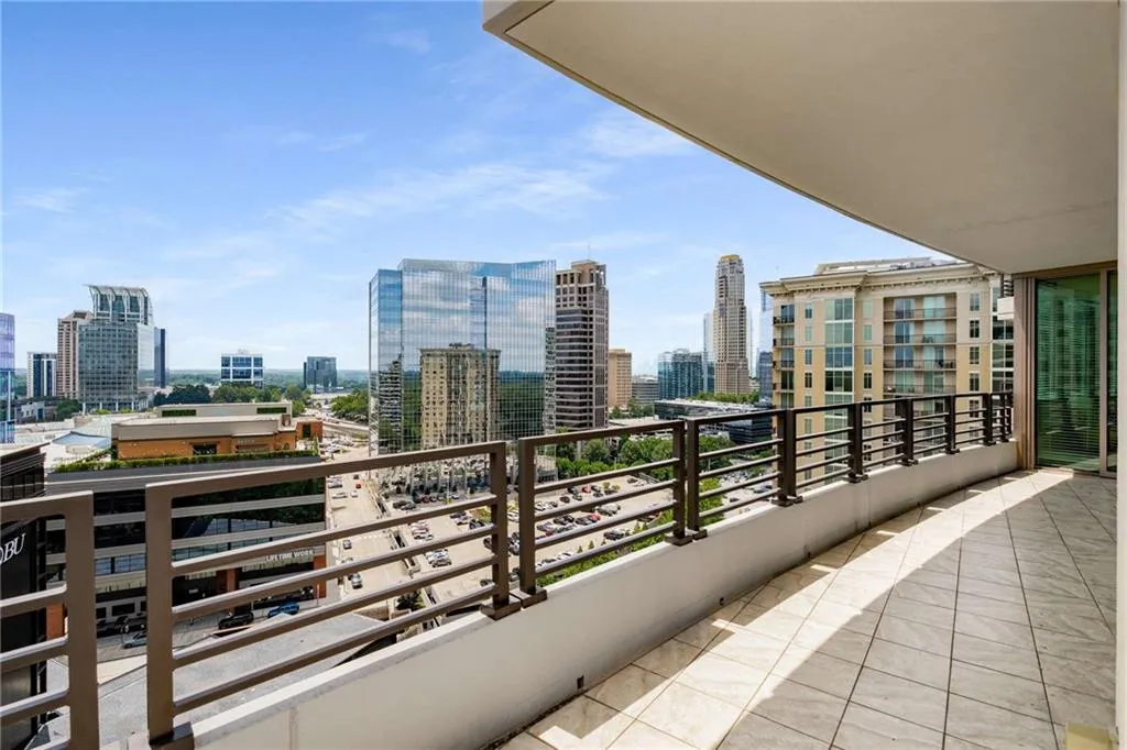 700 Park Regency Place Ne Unit 2201, Atlanta, Georgia 30326, 3 Bedrooms Bedrooms, ,2 BathroomsBathrooms,Residential,For Sale,700 Park Regency Place Ne Unit 2201,7612692