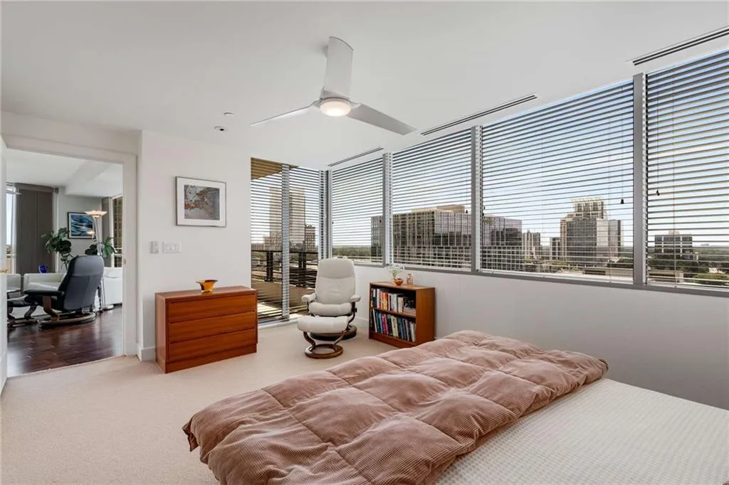 700 Park Regency Place Ne Unit 2201, Atlanta, Georgia 30326, 3 Bedrooms Bedrooms, ,2 BathroomsBathrooms,Residential,For Sale,700 Park Regency Place Ne Unit 2201,7612692