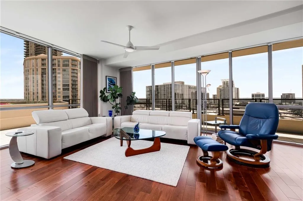 700 Park Regency Place Ne Unit 2201, Atlanta, Georgia 30326, 3 Bedrooms Bedrooms, ,2 BathroomsBathrooms,Residential,For Sale,700 Park Regency Place Ne Unit 2201,7612692
