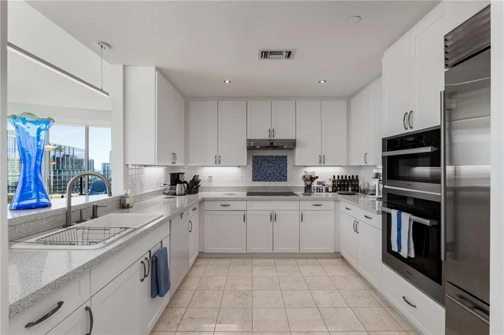 700 Park Regency Place Ne Unit 2201, Atlanta, Georgia 30326, 3 Bedrooms Bedrooms, ,2 BathroomsBathrooms,Residential,For Sale,700 Park Regency Place Ne Unit 2201,7612692