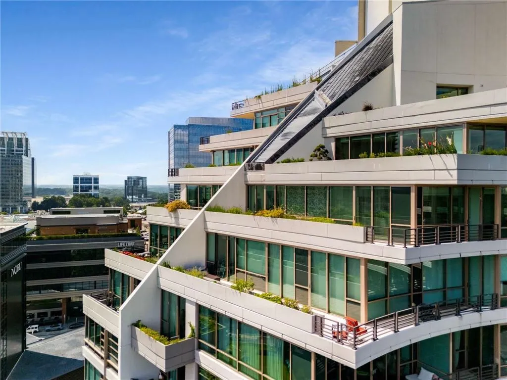 700 Park Regency Place Ne Unit 2201, Atlanta, Georgia 30326, 3 Bedrooms Bedrooms, ,2 BathroomsBathrooms,Residential,For Sale,700 Park Regency Place Ne Unit 2201,7612692