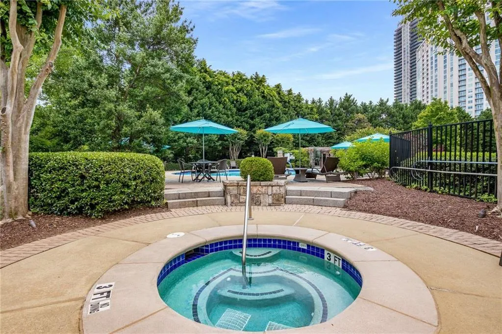 700 Park Regency Place Ne Unit 2201, Atlanta, Georgia 30326, 3 Bedrooms Bedrooms, ,2 BathroomsBathrooms,Residential,For Sale,700 Park Regency Place Ne Unit 2201,7612692