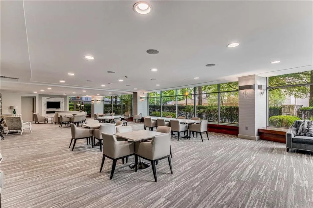 700 Park Regency Place Ne Unit 2201, Atlanta, Georgia 30326, 3 Bedrooms Bedrooms, ,2 BathroomsBathrooms,Residential,For Sale,700 Park Regency Place Ne Unit 2201,7612692