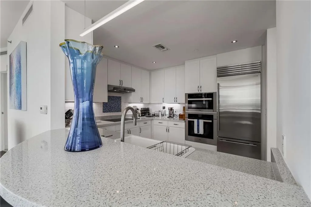 700 Park Regency Place Ne Unit 2201, Atlanta, Georgia 30326, 3 Bedrooms Bedrooms, ,2 BathroomsBathrooms,Residential,For Sale,700 Park Regency Place Ne Unit 2201,7612692