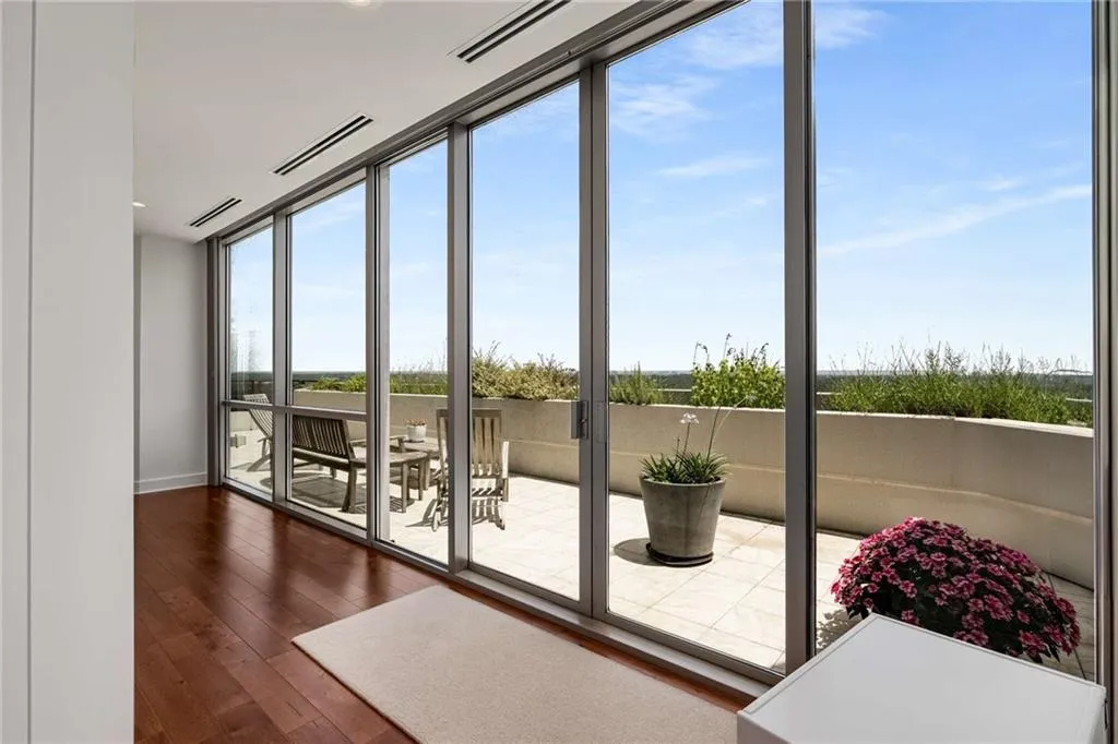 700 Park Regency Place Ne Unit 2201, Atlanta, Georgia 30326, 3 Bedrooms Bedrooms, ,2 BathroomsBathrooms,Residential,For Sale,700 Park Regency Place Ne Unit 2201,7612692