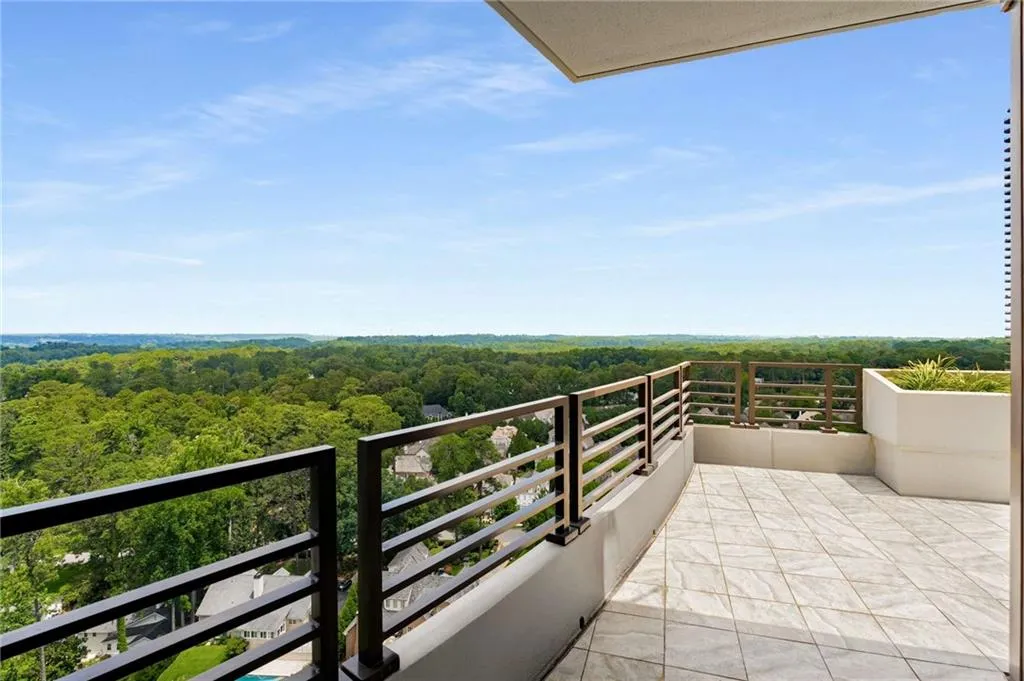 700 Park Regency Place Ne Unit 2201, Atlanta, Georgia 30326, 3 Bedrooms Bedrooms, ,2 BathroomsBathrooms,Residential,For Sale,700 Park Regency Place Ne Unit 2201,7612692