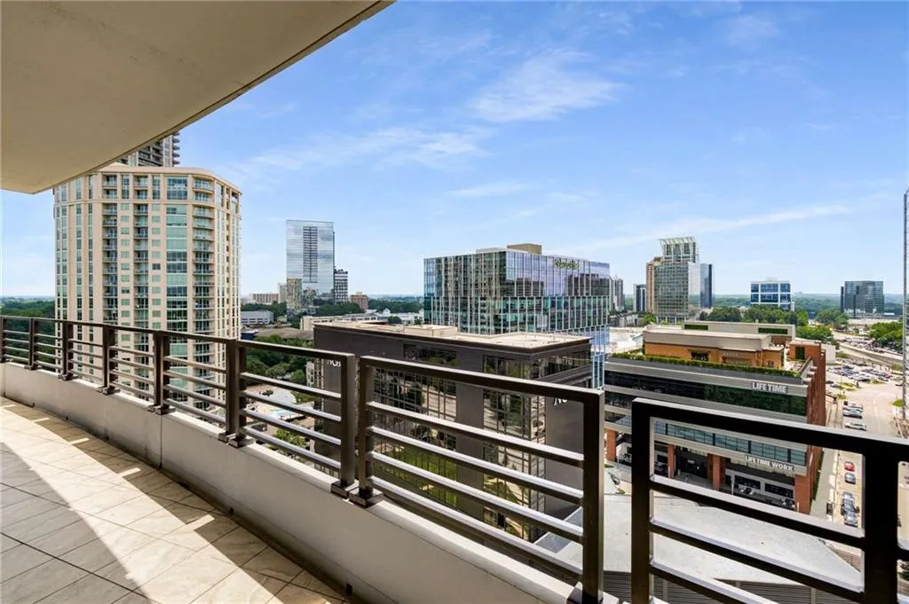 700 Park Regency Place Ne Unit 2201, Atlanta, Georgia 30326, 3 Bedrooms Bedrooms, ,2 BathroomsBathrooms,Residential,For Sale,700 Park Regency Place Ne Unit 2201,7612692