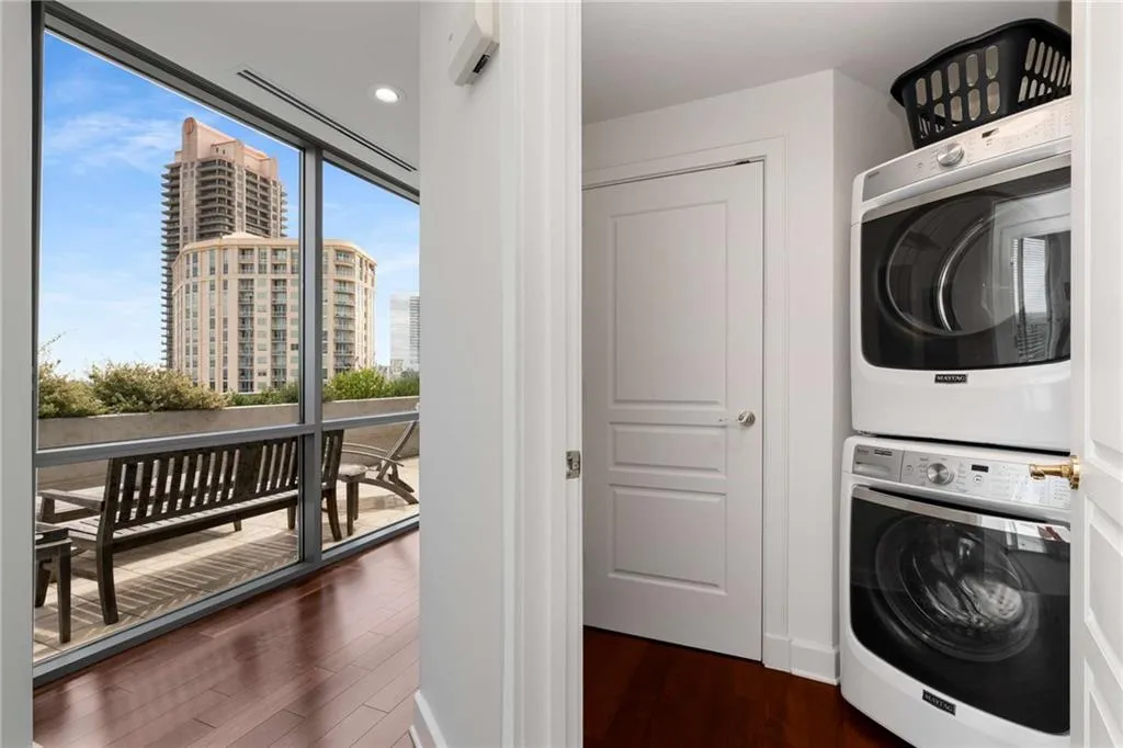 700 Park Regency Place Ne Unit 2201, Atlanta, Georgia 30326, 3 Bedrooms Bedrooms, ,2 BathroomsBathrooms,Residential,For Sale,700 Park Regency Place Ne Unit 2201,7612692