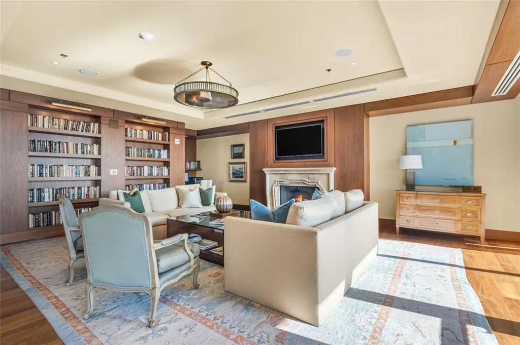 3630 Peachtree Road Ne Unit 2408, Atlanta, Georgia 30326, 1 Bedroom Bedrooms, ,1 BathroomBathrooms,Residential,For Sale,3630 Peachtree Road Ne Unit 2408,7592367
