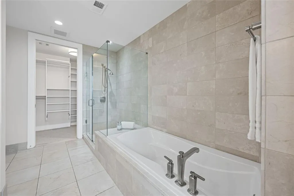 3630 Peachtree Road Ne Unit 2408, Atlanta, Georgia 30326, 1 Bedroom Bedrooms, ,1 BathroomBathrooms,Residential,For Sale,3630 Peachtree Road Ne Unit 2408,7592367