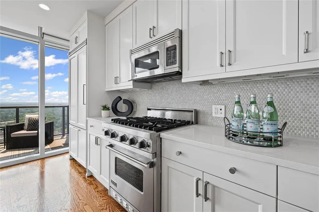3630 Peachtree Road Ne Unit 2408, Atlanta, Georgia 30326, 1 Bedroom Bedrooms, ,1 BathroomBathrooms,Residential,For Sale,3630 Peachtree Road Ne Unit 2408,7592367