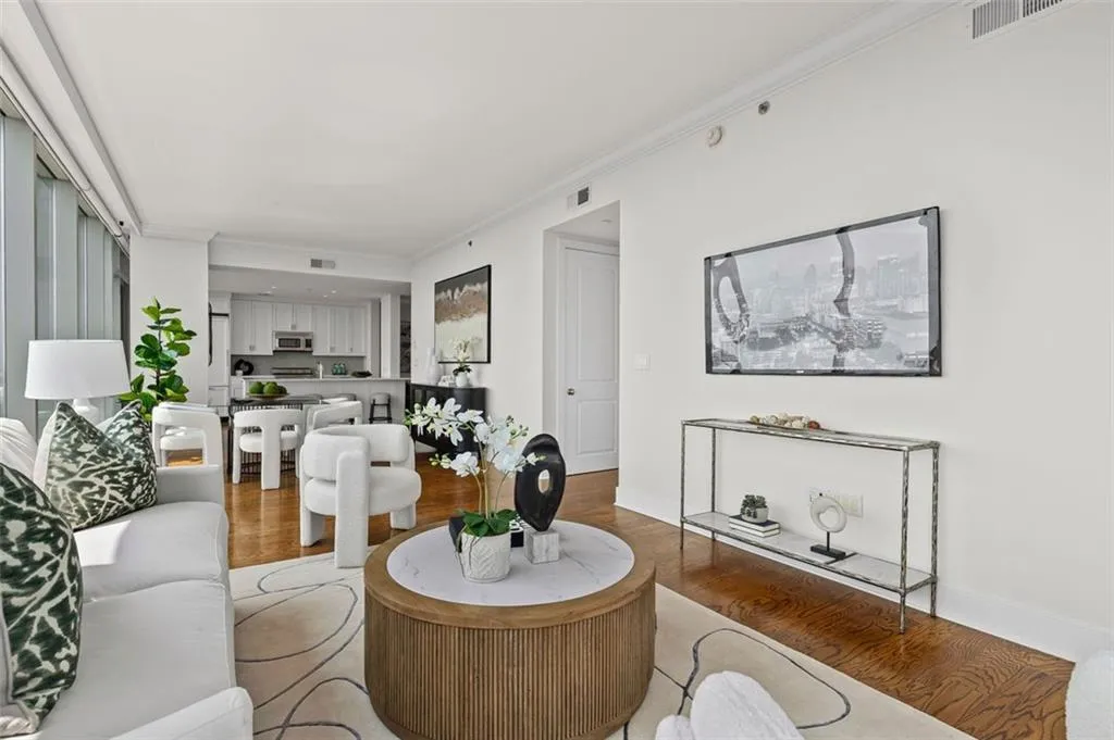 3630 Peachtree Road Ne Unit 2408, Atlanta, Georgia 30326, 1 Bedroom Bedrooms, ,1 BathroomBathrooms,Residential,For Sale,3630 Peachtree Road Ne Unit 2408,7592367