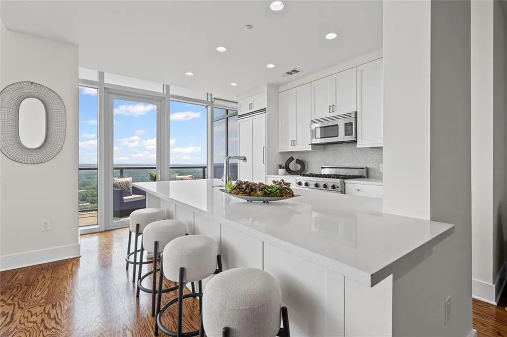 3630 Peachtree Road Ne Unit 2408, Atlanta, Georgia 30326, 1 Bedroom Bedrooms, ,1 BathroomBathrooms,Residential,For Sale,3630 Peachtree Road Ne Unit 2408,7592367