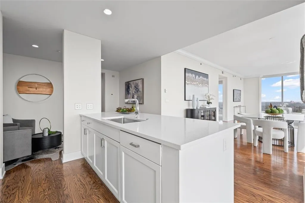 3630 Peachtree Road Ne Unit 2408, Atlanta, Georgia 30326, 1 Bedroom Bedrooms, ,1 BathroomBathrooms,Residential,For Sale,3630 Peachtree Road Ne Unit 2408,7592367