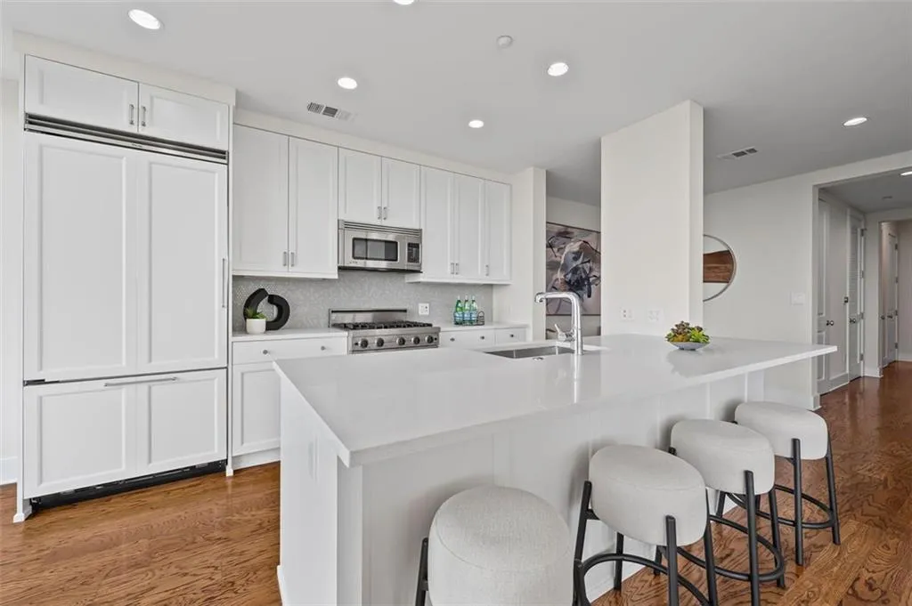3630 Peachtree Road Ne Unit 2408, Atlanta, Georgia 30326, 1 Bedroom Bedrooms, ,1 BathroomBathrooms,Residential,For Sale,3630 Peachtree Road Ne Unit 2408,7592367