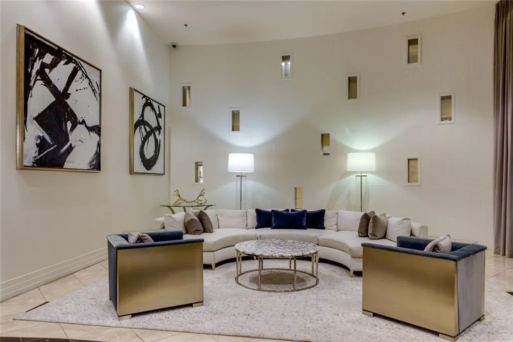 6-3040Peachtree.jpg