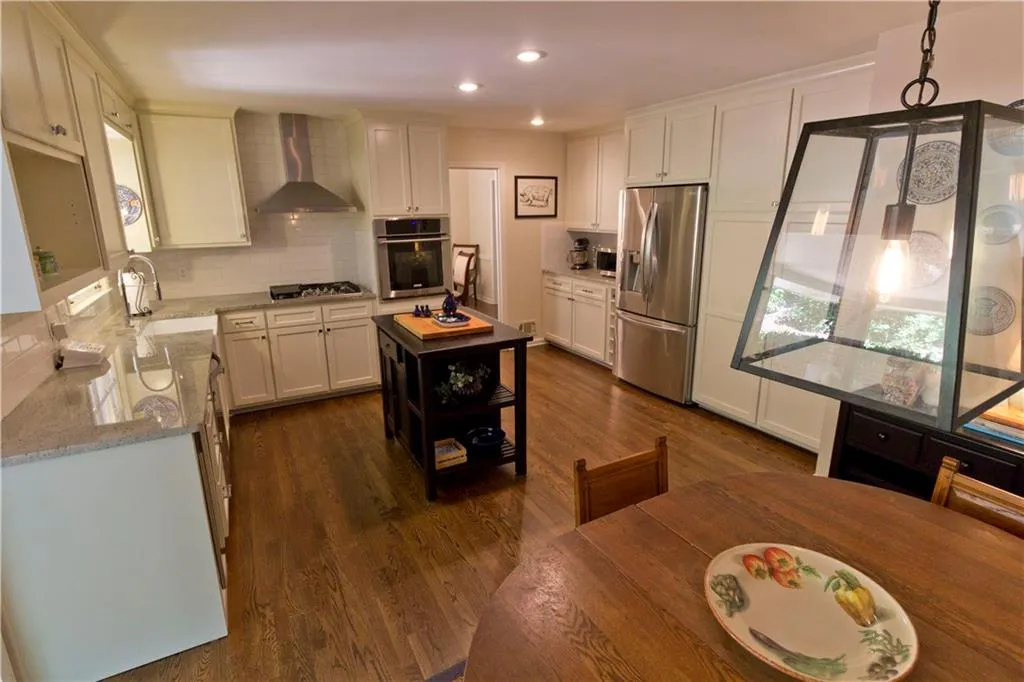 330 Elden Drive, Atlanta, Georgia 30342, 4 Bedrooms Bedrooms, ,3 BathroomsBathrooms,Residential,Sold,330 Elden Drive,5707270