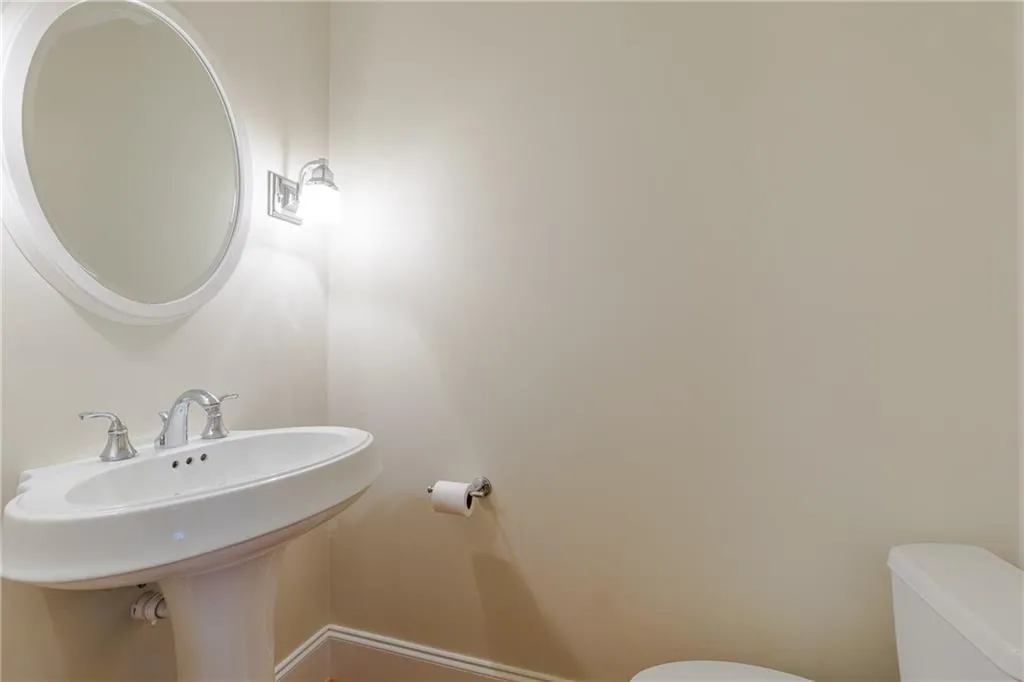 6520 Roswell Road Unit 80, Sandy Springs, Georgia 30328, 3 Bedrooms Bedrooms, ,2 BathroomsBathrooms,Residential,Sold,6520 Roswell Road Unit 80,6115631