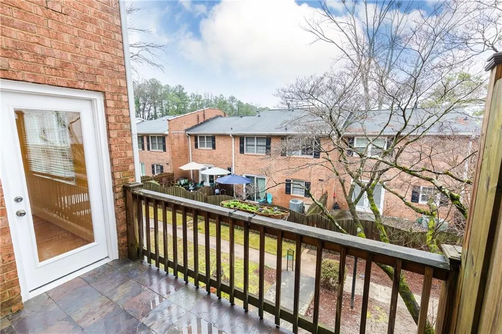 6520 Roswell Road Unit 80, Sandy Springs, Georgia 30328, 3 Bedrooms Bedrooms, ,2 BathroomsBathrooms,Residential,Sold,6520 Roswell Road Unit 80,6115631