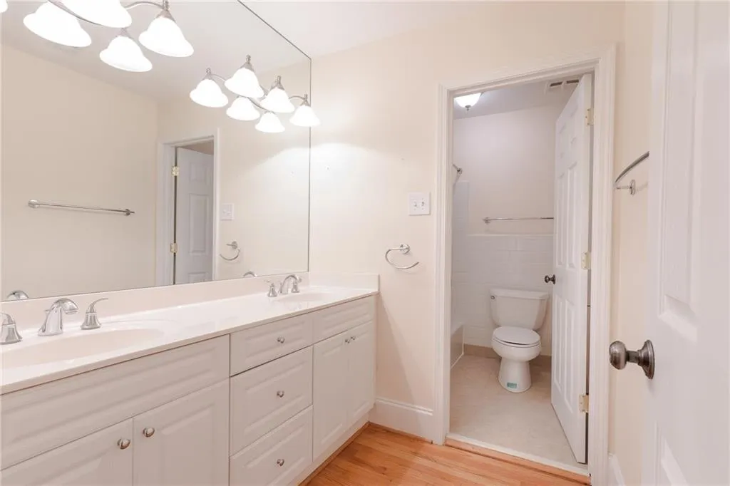 6520 Roswell Road Unit 80, Sandy Springs, Georgia 30328, 3 Bedrooms Bedrooms, ,2 BathroomsBathrooms,Residential,Sold,6520 Roswell Road Unit 80,6115631
