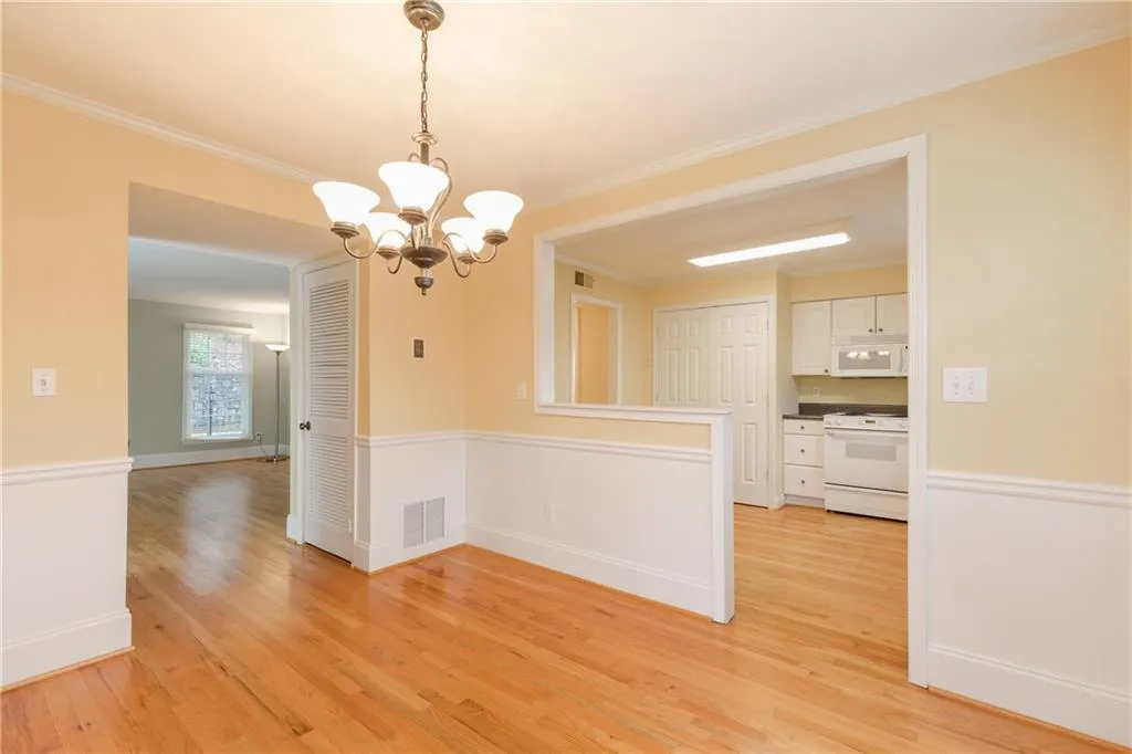 6520 Roswell Road Unit 80, Sandy Springs, Georgia 30328, 3 Bedrooms Bedrooms, ,2 BathroomsBathrooms,Residential,Sold,6520 Roswell Road Unit 80,6115631