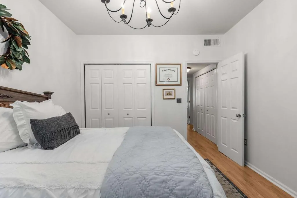 3675 Peachtree Road Ne Unit 9, Atlanta, Georgia 30319, 2 Bedrooms Bedrooms, ,2 BathroomsBathrooms,Residential,For Sale,3675 Peachtree Road Ne Unit 9,7571506