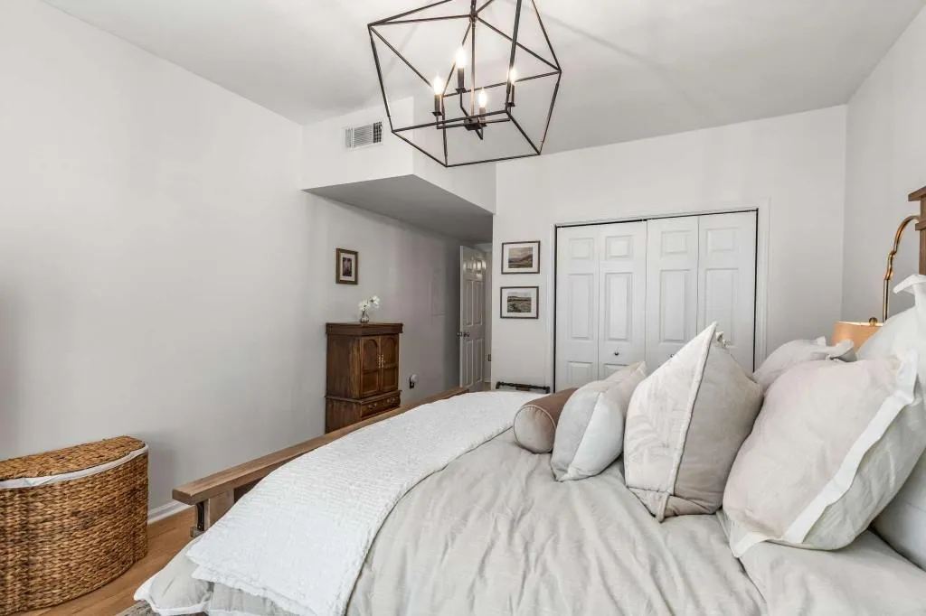 3675 Peachtree Road Ne Unit 9, Atlanta, Georgia 30319, 2 Bedrooms Bedrooms, ,2 BathroomsBathrooms,Residential,For Sale,3675 Peachtree Road Ne Unit 9,7571506