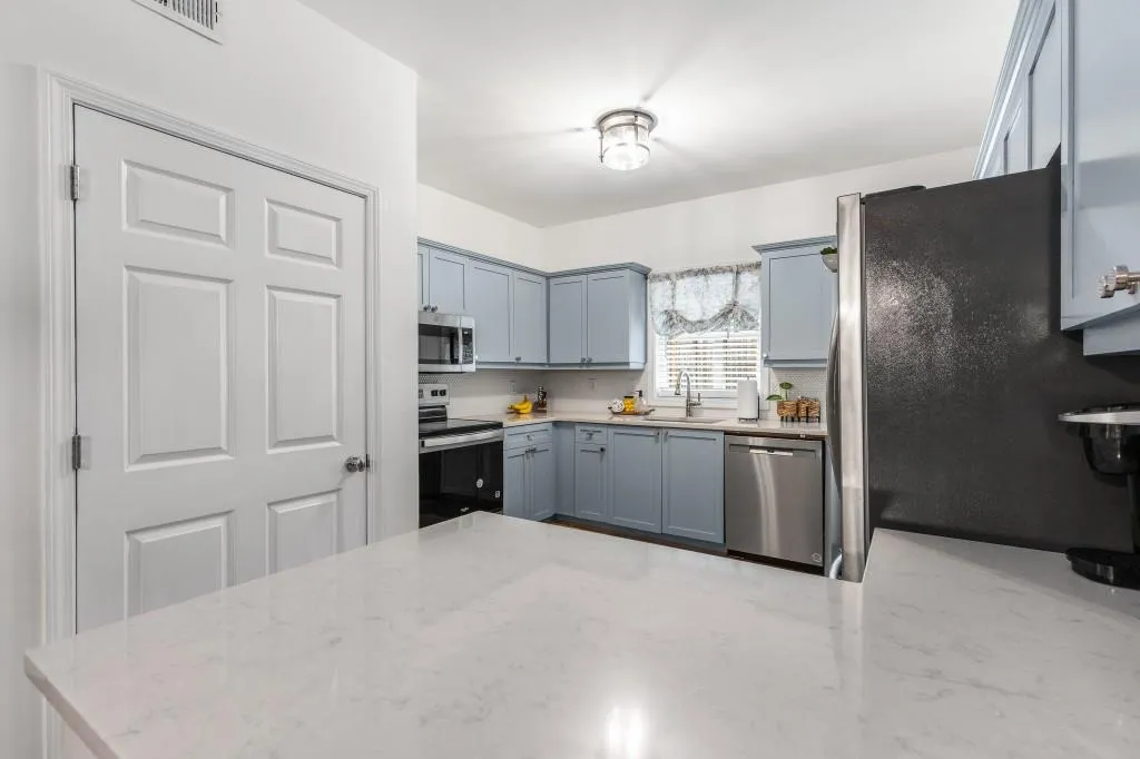 3675 Peachtree Road Ne Unit 9, Atlanta, Georgia 30319, 2 Bedrooms Bedrooms, ,2 BathroomsBathrooms,Residential,For Sale,3675 Peachtree Road Ne Unit 9,7571506