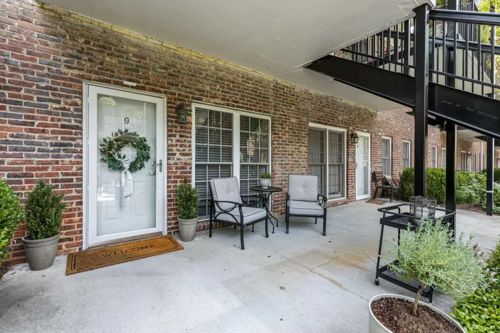 3675 Peachtree Road Ne Unit 9, Atlanta, Georgia 30319, 2 Bedrooms Bedrooms, ,2 BathroomsBathrooms,Residential,For Sale,3675 Peachtree Road Ne Unit 9,7571506