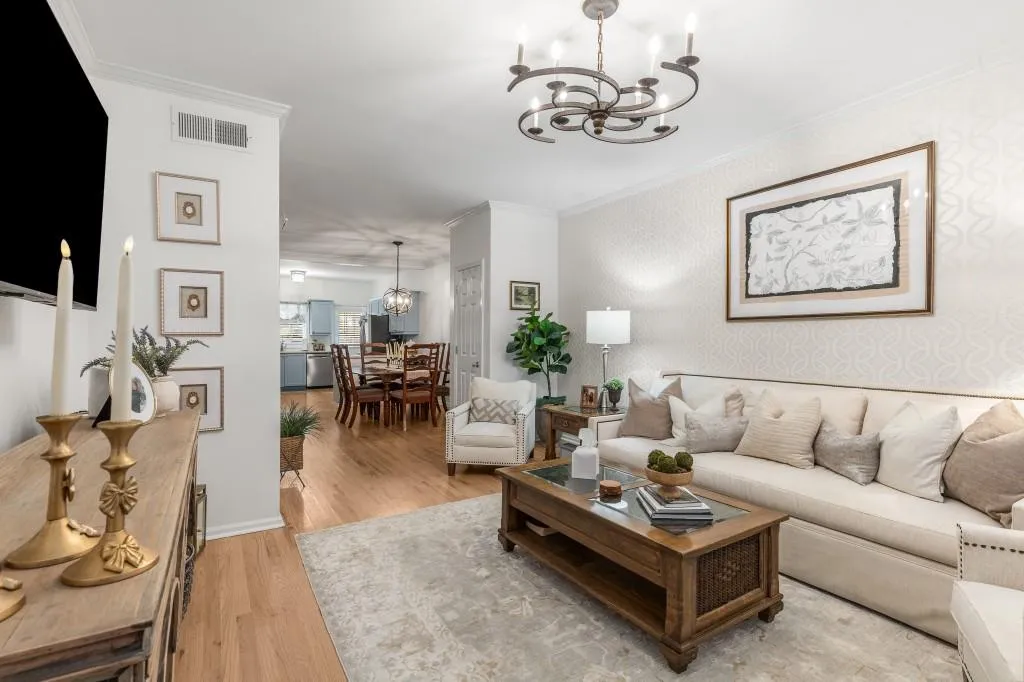 3675 Peachtree Road Ne Unit 9, Atlanta, Georgia 30319, 2 Bedrooms Bedrooms, ,2 BathroomsBathrooms,Residential,For Sale,3675 Peachtree Road Ne Unit 9,7571506