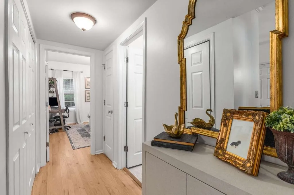 3675 Peachtree Road Ne Unit 9, Atlanta, Georgia 30319, 2 Bedrooms Bedrooms, ,2 BathroomsBathrooms,Residential,For Sale,3675 Peachtree Road Ne Unit 9,7571506