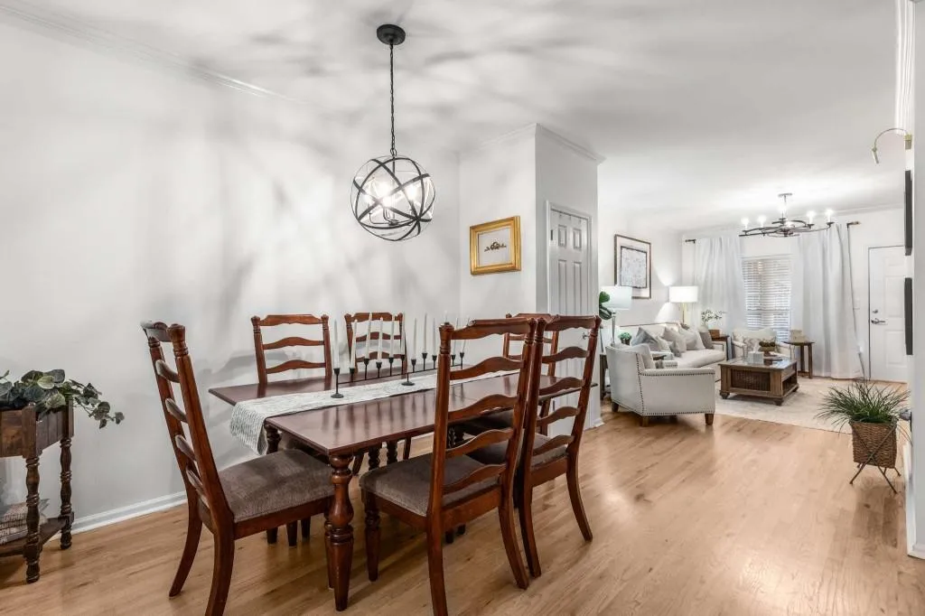 3675 Peachtree Road Ne Unit 9, Atlanta, Georgia 30319, 2 Bedrooms Bedrooms, ,2 BathroomsBathrooms,Residential,For Sale,3675 Peachtree Road Ne Unit 9,7571506