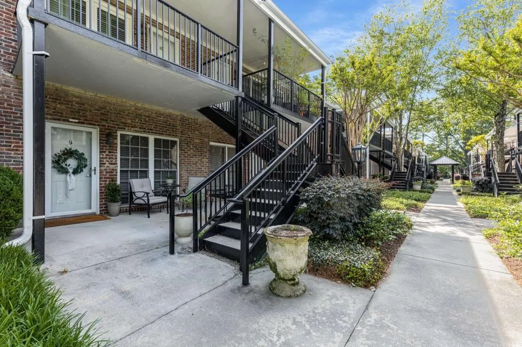 3675 Peachtree Road Ne Unit 9, Atlanta, Georgia 30319, 2 Bedrooms Bedrooms, ,2 BathroomsBathrooms,Residential,For Sale,3675 Peachtree Road Ne Unit 9,7571506