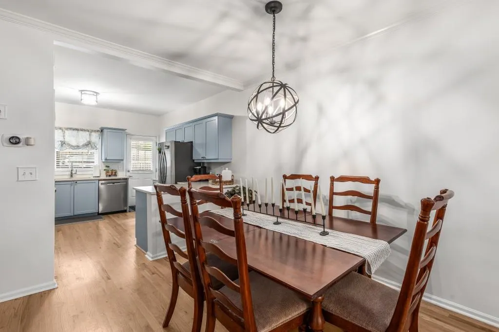 3675 Peachtree Road Ne Unit 9, Atlanta, Georgia 30319, 2 Bedrooms Bedrooms, ,2 BathroomsBathrooms,Residential,For Sale,3675 Peachtree Road Ne Unit 9,7571506
