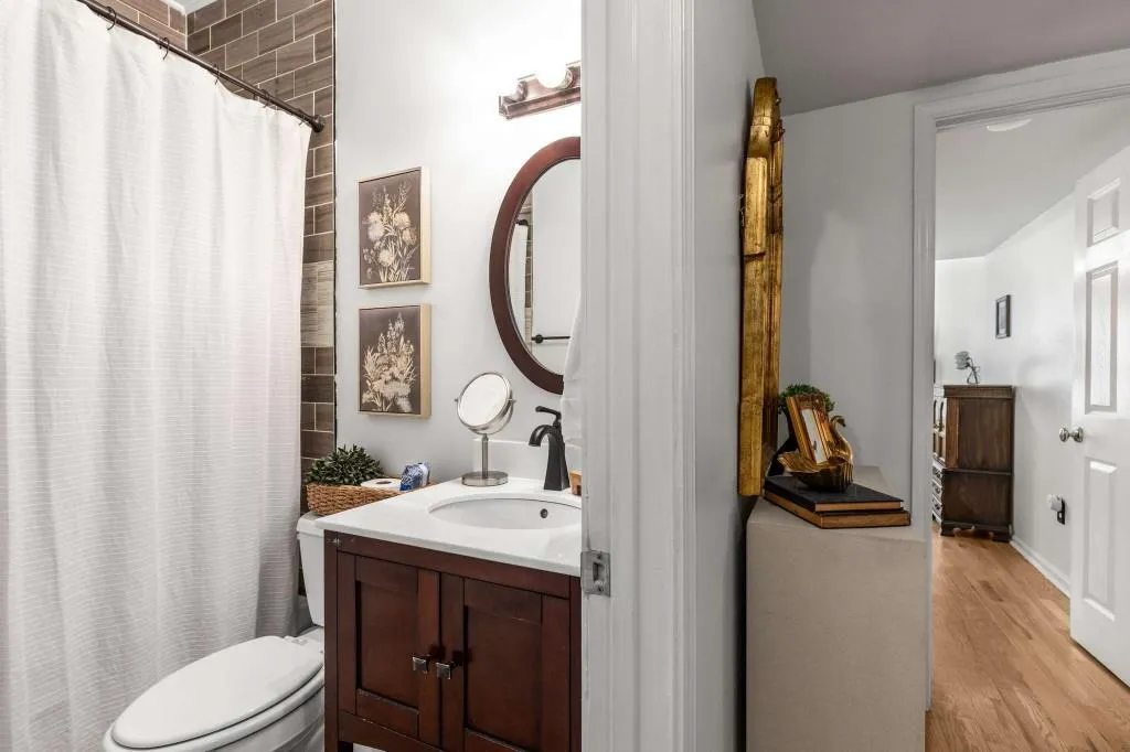 3675 Peachtree Road Ne Unit 9, Atlanta, Georgia 30319, 2 Bedrooms Bedrooms, ,2 BathroomsBathrooms,Residential,For Sale,3675 Peachtree Road Ne Unit 9,7571506